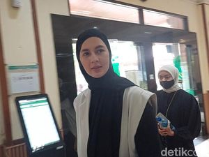 Senyum Paula Verhoeven Hadiri Sidang Cerai, Baim Wong Absen Senyum Paula Verhoeven Hadiri Sidang Cerai, Baim Wong Absen