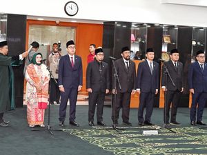 Lantik 7 Anggota PAW, Ketua MPR Minta Perjuangkan Aspirasi Rakyat Lantik 7 Anggota PAW, Ketua MPR Minta Perjuangkan Aspirasi Rakyat