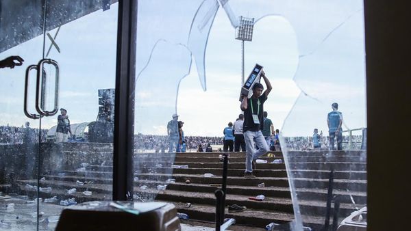 Suporter Persela Mengamuk, Stadion Tuban Sport Center Dirusak