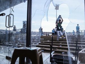 Suporter Persela Mengamuk, Stadion Tuban Sport Center Dirusak