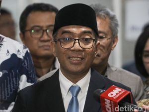 Video Mendiktisaintek Brian Seusai Dilantik: Segera Bekerja Dukung Program Presiden Video Mendiktisaintek Brian Seusai Dilantik: Segera Bekerja Dukung Program Presiden