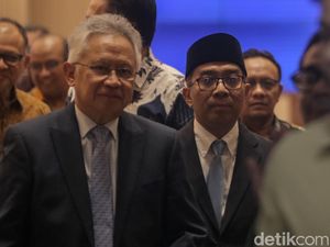 Video Jabatannya Digantikan Brian Yuliarto, Satryo: Dia Sudah Tahu Semua Ilmu Saya Video Jabatannya Digantikan Brian Yuliarto, Satryo: Dia Sudah Tahu Semua Ilmu Saya