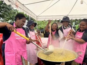 Relawan Bakti BUMN Beri Edukasi dan Makanan Bergizi untuk Siswa Merauke