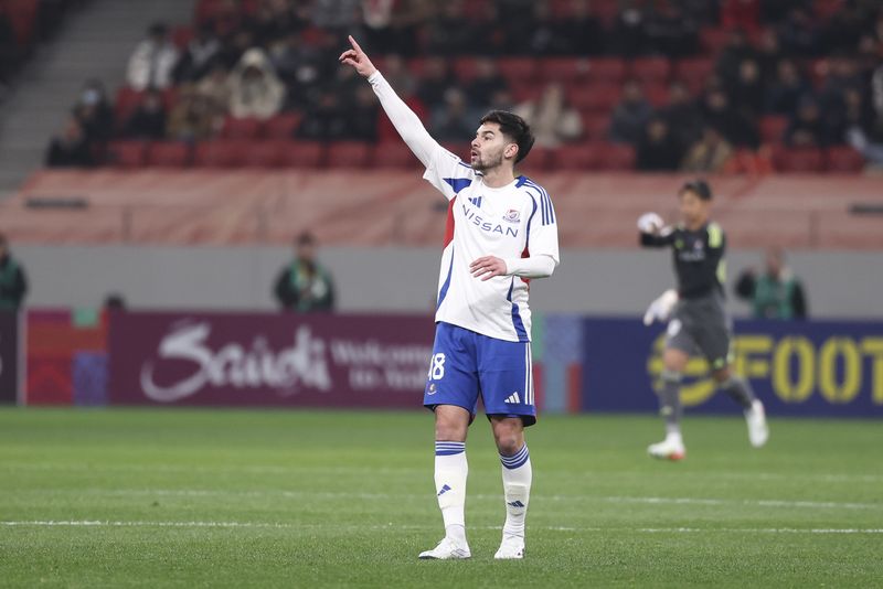  Sandy Walsh #48 of Yokohama F. Marinos in action during the AFC Champions League Elite East Region match between Shanghai Port and Yokohama F. Marinos at Pudong Football Stadium on February 19, 2025 in Shanghai, China. (Photo by Zhe Ji/Getty Images)