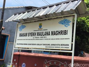 Melihat Makam Penyebar Islam Syekh Maulana Maghribi di Cirebon Melihat Makam Penyebar Islam Syekh Maulana Maghribi di Cirebon