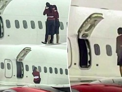 Tiga Pramugari Nangkring di Sayap Pesawat, eh Ngapain Ya?