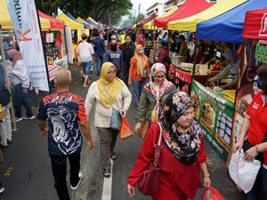 Warga Asing Dilarang Jualan Makanan di Bulan Puasa di Malaysia, Ini Alasannya! Warga Asing Dilarang Jualan Makanan di Bulan Puasa di Malaysia, Ini Alasannya!