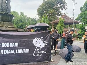 Aksi Kamisan Indonesia Gelap: Penuhi Hak Rakyat Bali! Aksi Kamisan Indonesia Gelap: Penuhi Hak Rakyat Bali!