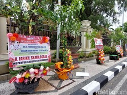 Perajin Florist Banjir Order Pohon Hias Saat Pelantikan Bupati-Wabup Lamongan