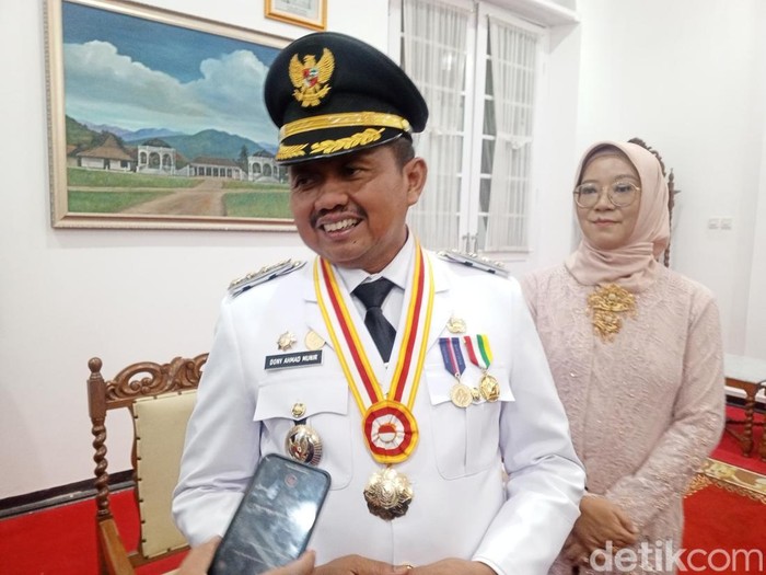 Bupati Sumedang Dony Ahmad Munir