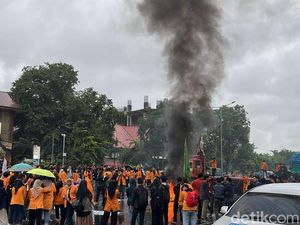 Mahasiswa UNM Demo Tolak Efisiensi Anggaran, Lalin AP Pettarani Makassar Macet Mahasiswa UNM Demo Tolak Efisiensi Anggaran, Lalin AP Pettarani Makassar Macet