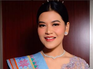 Gaya Kahiyang Ayu Dampingi Bobby Nasution Dilantik Jadi Gubernur Termuda Gaya Kahiyang Ayu Dampingi Bobby Nasution Dilantik Jadi Gubernur Termuda