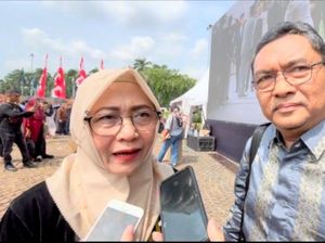 Keluarga Kepala Daerah Saksikan Pelantikan Lewat Videotron di Monas