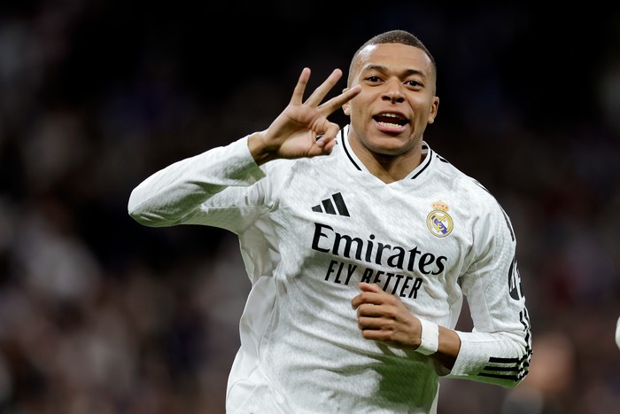 Kylian Mbappe MADRID, SPAIN - FEBRUARY 19: Kylian Mbappe of Real Madrid celebrates 3-0 during the UEFA Champions League match between Real Madrid v Manchester City at the Estadio Santiago Bernabeu on February 19, 2025 in Madrid Spain (Photo by M Gracia Jimenez/Soccrates/Getty Images)