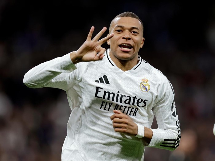 MADRID, SPAIN - FEBRUARY 19: Kylian Mbappe of Real Madrid celebrates 3-0  during the UEFA Champions League  match between Real Madrid v Manchester City at the Estadio Santiago Bernabeu on February 19, 2025 in Madrid Spain (Photo by M Gracia Jimenez/Soccrates/Getty Images)