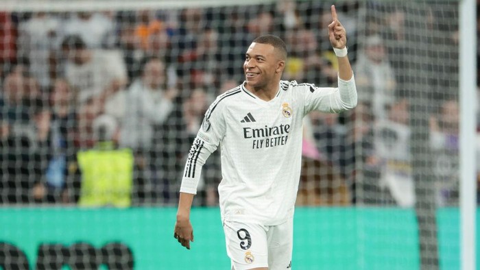 MADRID, SPAIN - FEBRUARY 19: Kylian Mbappe of Real Madrid celebrates his first goal during the UEFA Champions League 2024/25 League Knockout Play-off second leg match between Real Madrid C.F. and Manchester City at Estadio Santiago Bernabeu on February 19, 2025 in Madrid, Spain. (Photo by Jean Catuffe/Getty Images)