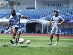 Jadwal Persebaya Vs Persib: Menanti Sentuhan Magis David da Silva