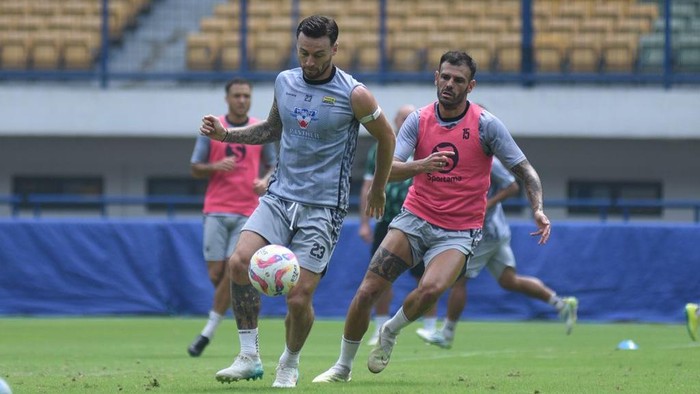 Latihan Persib Bandung. Latihan Persib Bandung.