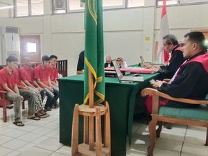 5 Terdakwa Pengeroyok Napi Rutan Pakjo Divonis 12 Tahun Penjara 5 Terdakwa Pengeroyok Napi Rutan Pakjo Divonis 12 Tahun Penjara