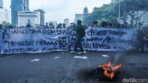 Penampakan Massa Aksi Indonesia Gelap di Patung Kuda
