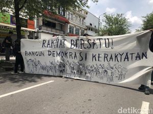 Potret Massa Jogja Memanggil Long March Menuju Titik Nol Km Potret Massa Jogja Memanggil Long March Menuju Titik Nol Km