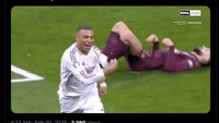Mbappe menunjuk Gvardiol yang nyungsep ketika ingin menekel dirinya. Foto: dok. Internet/X (Twitter)
