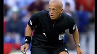 Ekspresi harap-harap cemas Pep Guardiola diibaratkan seperti wasit legendaris Pierluigi Collina. Foto: dok. Internet/X (Twitter)