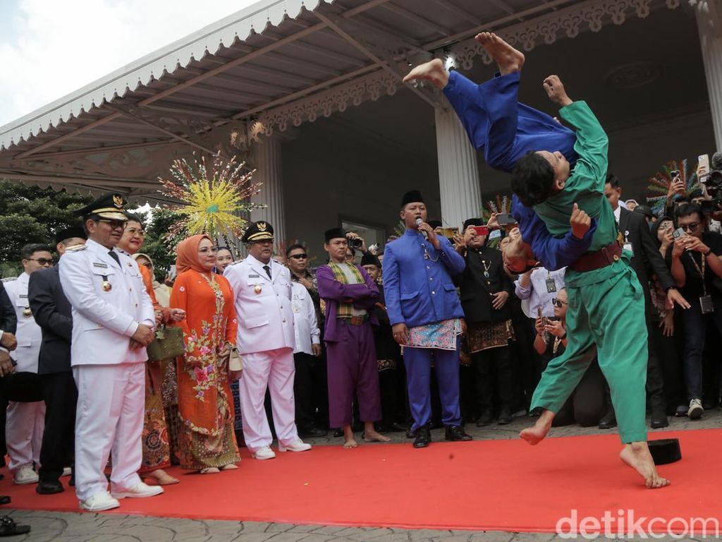 Momen Pramono-Rano Disambut Palang Pintu di Balai Kota Jakarta Momen Pramono-Rano Disambut Palang Pintu di Balai Kota Jakarta