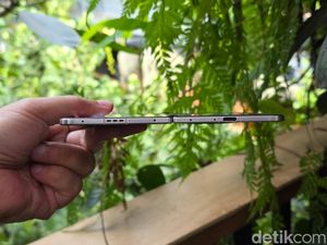 Unboxing Oppo Find N5, HP Layar Lipat Tertipis di Dunia