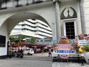 Agustina-Iswar Dilantik, Pedagang Karangan Bunga Semarang Banjir Orderan
