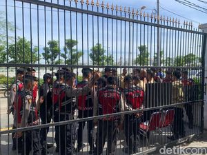 PN Jakut Dijaga Ketat Polisi Jelang Sidang Lanjutan Kasus Razman Vs Hotman PN Jakut Dijaga Ketat Polisi Jelang Sidang Lanjutan Kasus Razman Vs Hotman