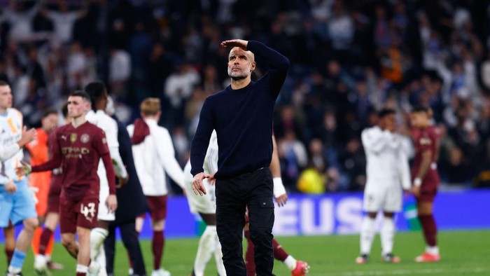 MADRID, SPAIN - FEBRUARY 19: Pep Guardiola, head coach of Manchester City, saludates to the supporters during the UEFA Champions League 2024/25 League Knockout Play-off second leg match between Real Madrid CF and Manchester City, at Santiago Bernabeu stadium on February 19, 2025, in Madrid, Spain. (Photo By Dennis Agyeman/Europa Press via Getty Images)