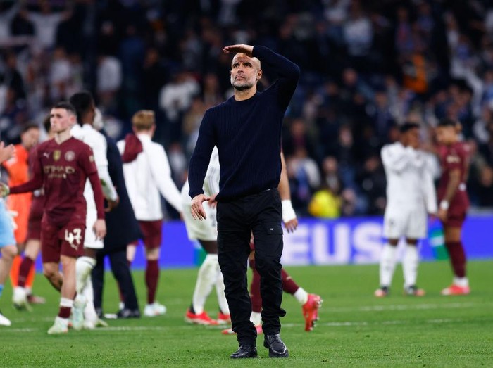 MADRID, SPAIN - FEBRUARY 19: Pep Guardiola, head coach of Manchester City, saludates to the supporters during the UEFA Champions League 2024/25 League Knockout Play-off second leg match between Real Madrid CF and Manchester City, at Santiago Bernabeu stadium on February 19, 2025, in Madrid, Spain. (Photo By Dennis Agyeman/Europa Press via Getty Images)