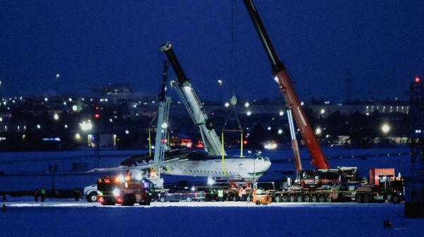 Pesawat Delta Airlines yang Terbalik di Kanada Dievakuasi