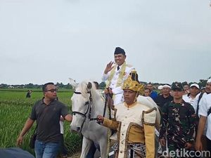 Arak-arakan-Pesta Budaya Sambut Kedatangan Gubernur Jabar Dedi Mulyadi Arak-arakan-Pesta Budaya Sambut Kedatangan Gubernur Jabar Dedi Mulyadi