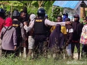 Bentrokan Warga di Sorong Bikin Polisi Jadi Target Serangan Massa Bentrokan Warga di Sorong Bikin Polisi Jadi Target Serangan Massa