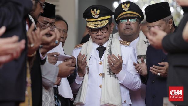 Gubernur Jakarta Pramono Anung melakukan serah terima jabatan (Sertijab) di Balai Kota, Jalan Medan Merdeka Selatan, Jakarta Pusat, Kamis, 20 Februari 2025. (CNN Indonesia/Safir Makki)