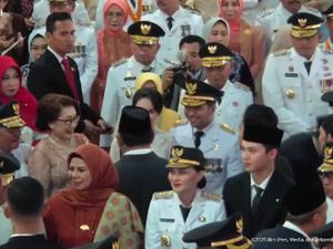 Video: Prabowo Salami Satu Per Satu 961 Kepala Daerah yang Dilantik Serentak