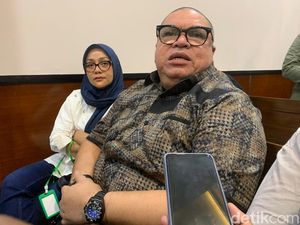 Video: Sidang Razman di PN Jakut Digelar Tertutup-Dijaga Polisi Video: Sidang Razman di PN Jakut Digelar Tertutup-Dijaga Polisi