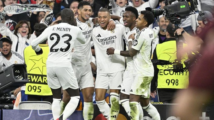 MADRID, SPAIN - FEBRUARY 19: Real Madrids Kylian Mbappe celebrates after scoring a goal during the UEFA Champions League play-off second-leg match between Real Madrid and Manchester City at Santiago Bernabeu Stadium in Madrid, Spain on February 19, 2025. (Photo by Burak Akbulut/Anadolu via Getty Images)