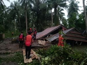 14 Rumah Rusak Diterjang Angin Puting Beliung di Bulukumba