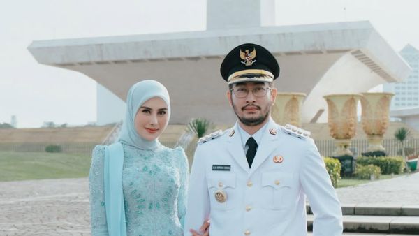 Foto Syahnaz Sadiqah Dampingi Jeje Pelantikan Bupati, Tampil Bak Ibu Pejabat
