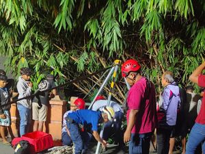 Jatuh dari Motor, 2 ABG Nyemplung Kali Anyar Solo