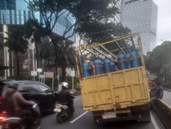 Hati-hati Ada Truk Gangguan di Gatot Subroto arah Kuningan