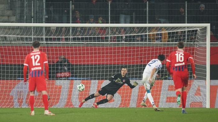 HEIDENHEIM, GERMANY - FEBRUARY 20: Frank Feller of 1.FC Heidenheim 1846 is unable to save the ball as Kevin Diks of F.C. Copenhagen as he scores his teams second goal during the UEFA Europa Conference League 2024/25 League Knockout Play-off Second Leg match between 1. FC Heidenheim 1846 and F.C. Copenhagen at Voith-Arena on February 20, 2025 in Heidenheim, Germany. (Photo by Adam Pretty/Getty Images)