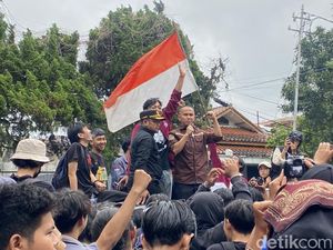 Indonesia Gelap di Sukabumi, Kritisi MBG hingga Efesiensi Anggaran Indonesia Gelap di Sukabumi, Kritisi MBG hingga Efesiensi Anggaran