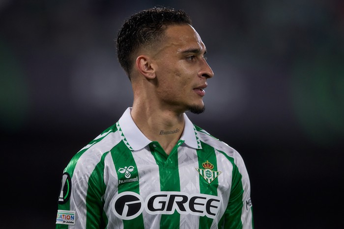 SEVILLE, SPAIN - FEBRUARY 20: Antony of Real Betis looks on during the UEFA Europa Conference League 2024/25 League Knockout Play-off Second Leg match between Real Betis Balompie and KAA Gent at on February 20, 2025 in Seville, Spain. (Photo by Jesus Ruiz/Quality Sport Images/Getty Images)