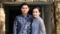 Pesona Beby Tsabina Berkebaya Biru Hadiri Pelantikan Mertua, Tampil Flawless