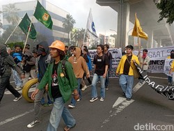 Demo Indonesia Gelap di Makassar, Mahasiswa Tolak Efisiensi Anggaran