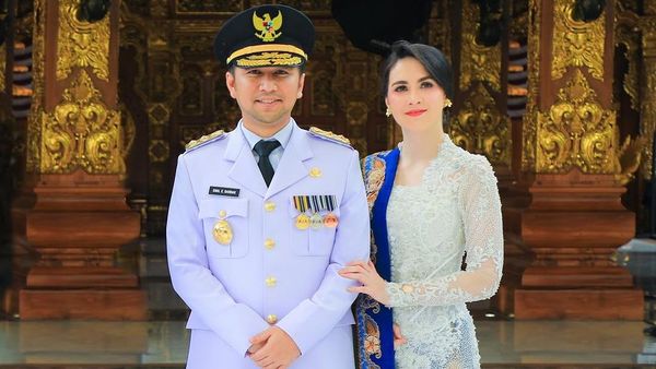 Foto: Arumi Bachsin Ayu di Pelantikan Kepala Daerah, Pakai Kebaya & Tas Lokal